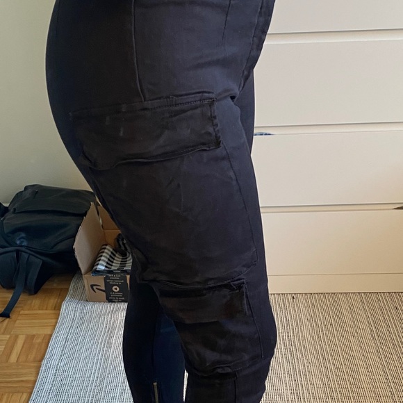 Black cargo style pants - Picture 3 of 7